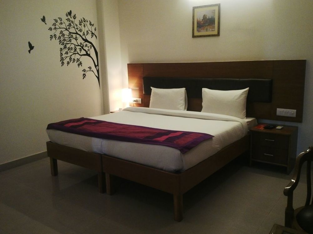 נוידה Red Carpet Hotels מראה חיצוני תמונה