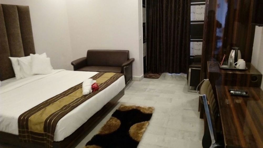 נוידה Red Carpet Hotels מראה חיצוני תמונה