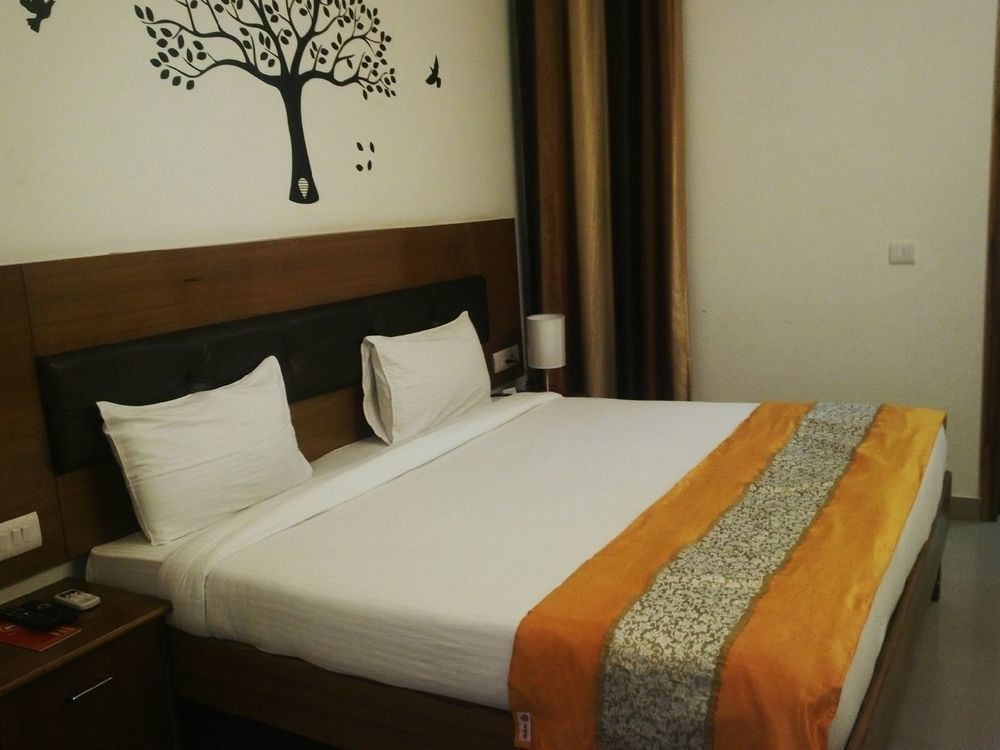 נוידה Red Carpet Hotels מראה חיצוני תמונה