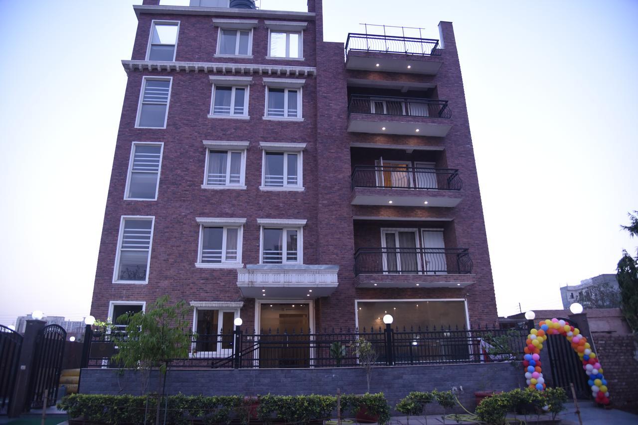 נוידה Red Carpet Hotels מראה חיצוני תמונה