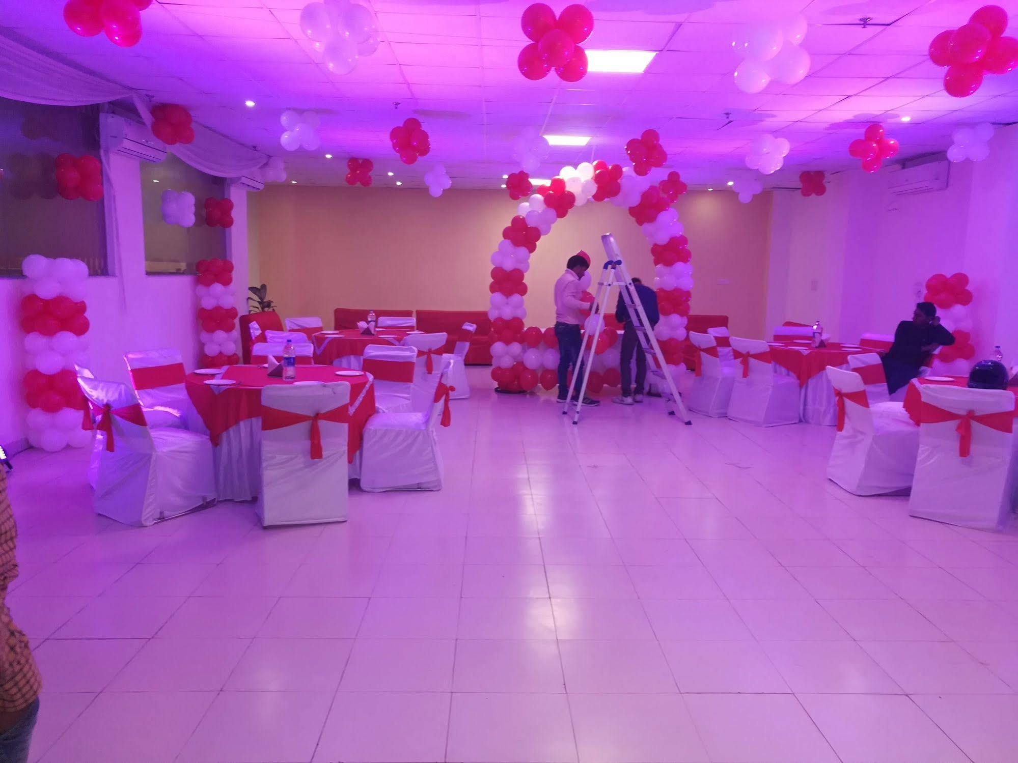 נוידה Red Carpet Hotels מראה חיצוני תמונה